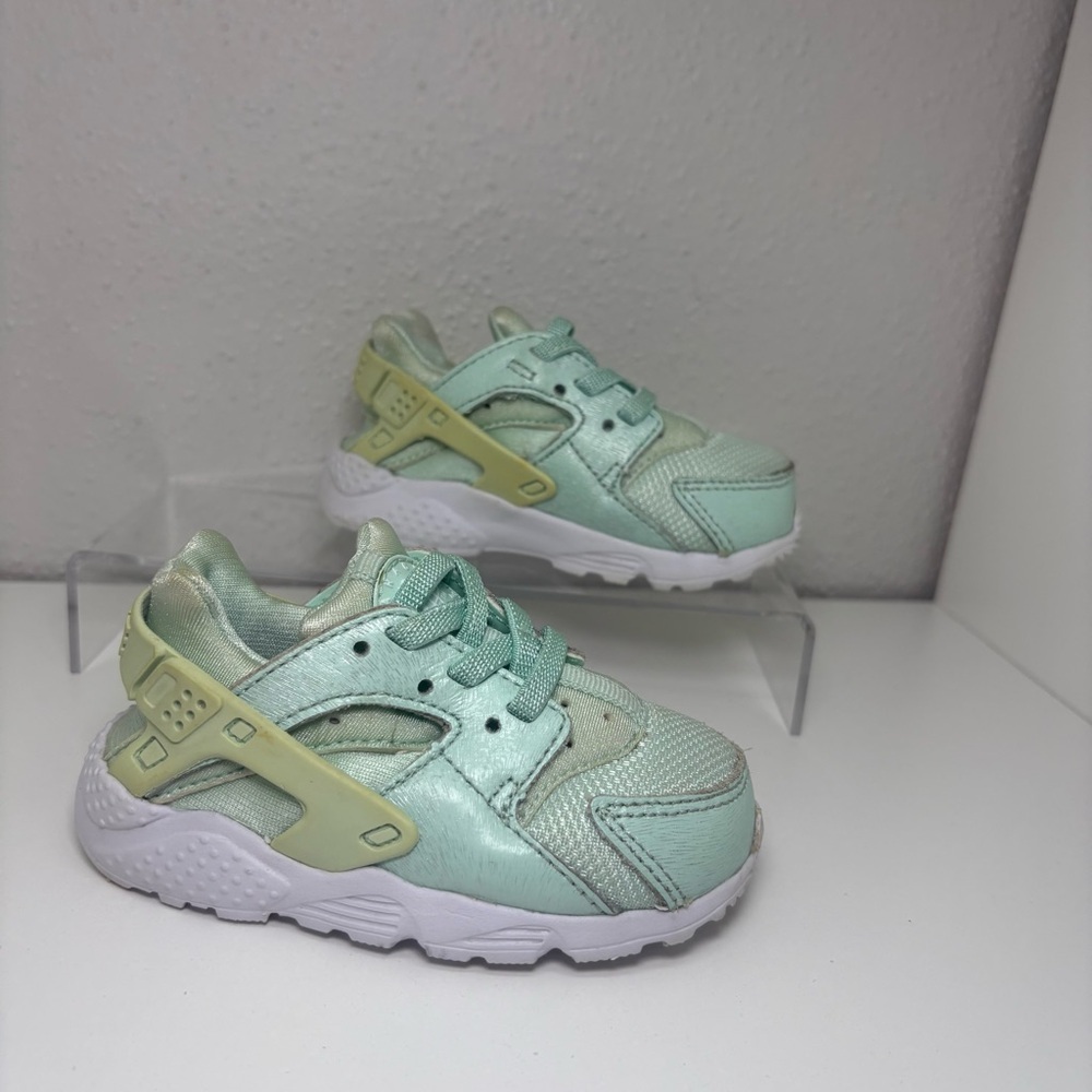 Nike Hurache Igloo Green size 5C Atheletic Casual Sneakers Streetwear